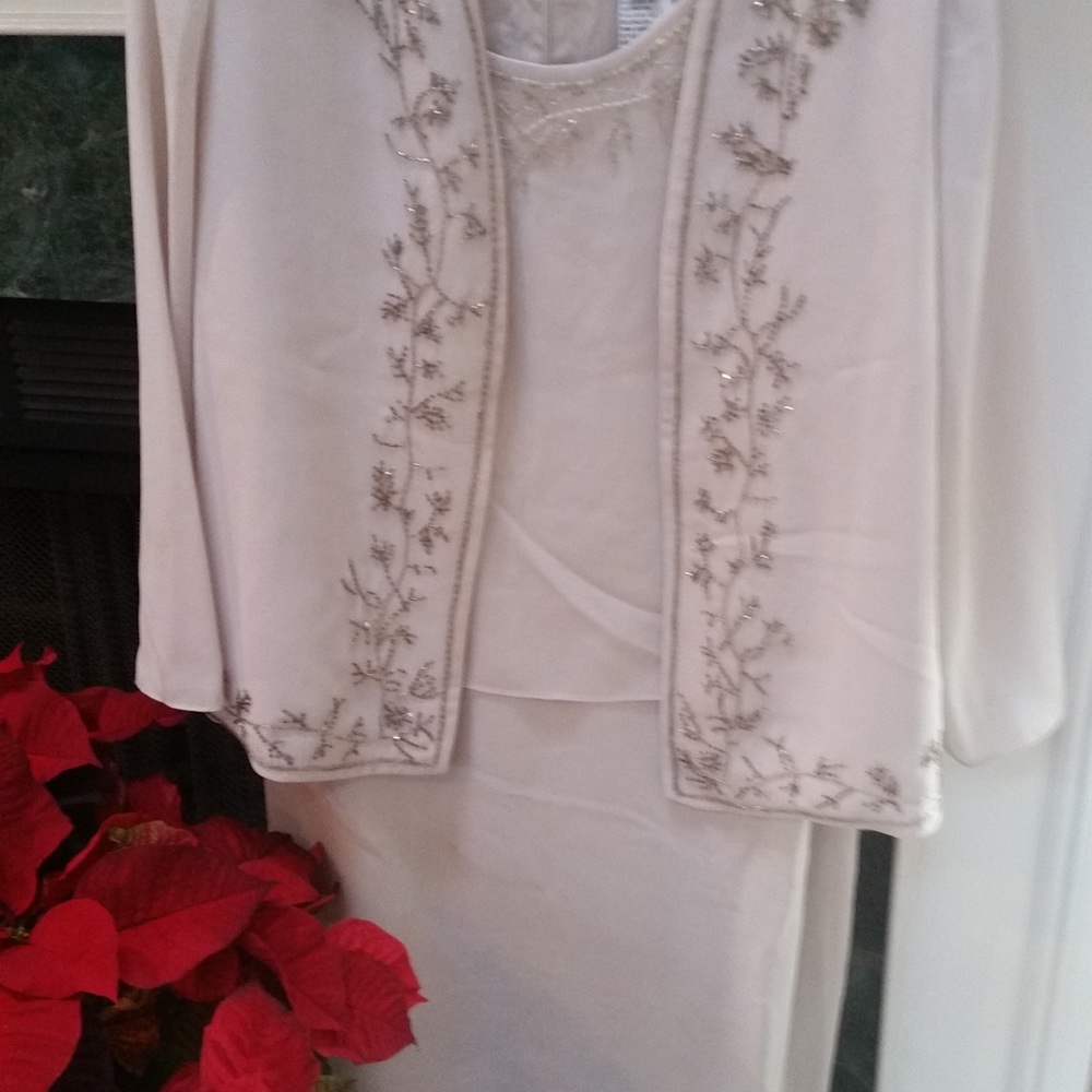 Elegant off-white 3-piece ensemble, size 16 P.